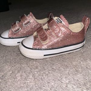 Toddler girls pink sparkle Converse All Star shoes size 4.